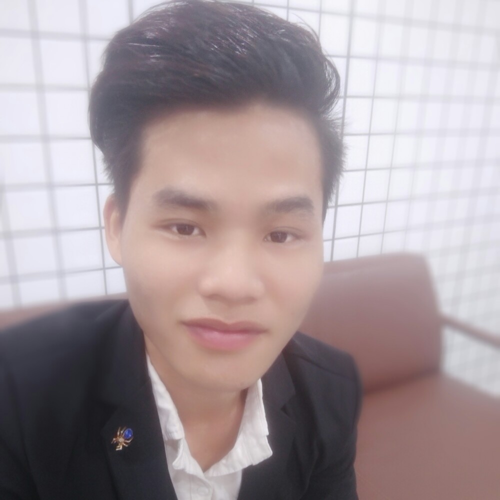 温柔微笑。的照片