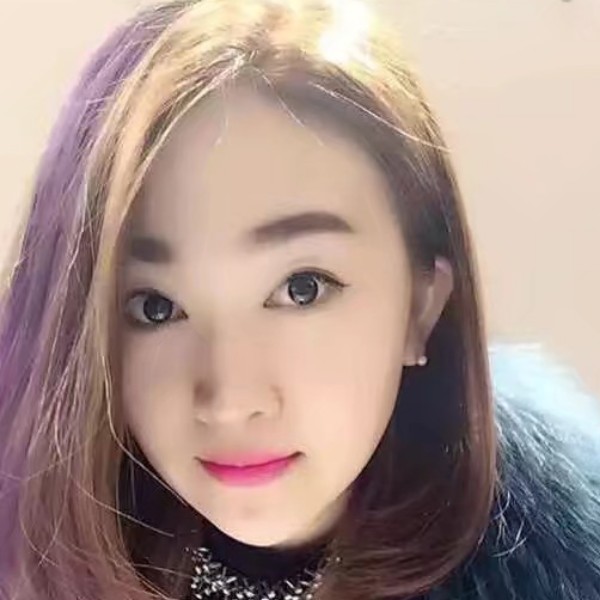 指甲油邂逅跳跃的照片