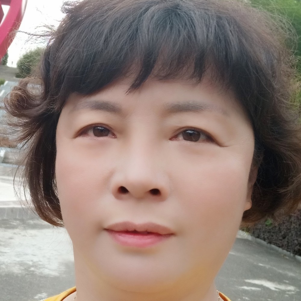 背后那白云的照片