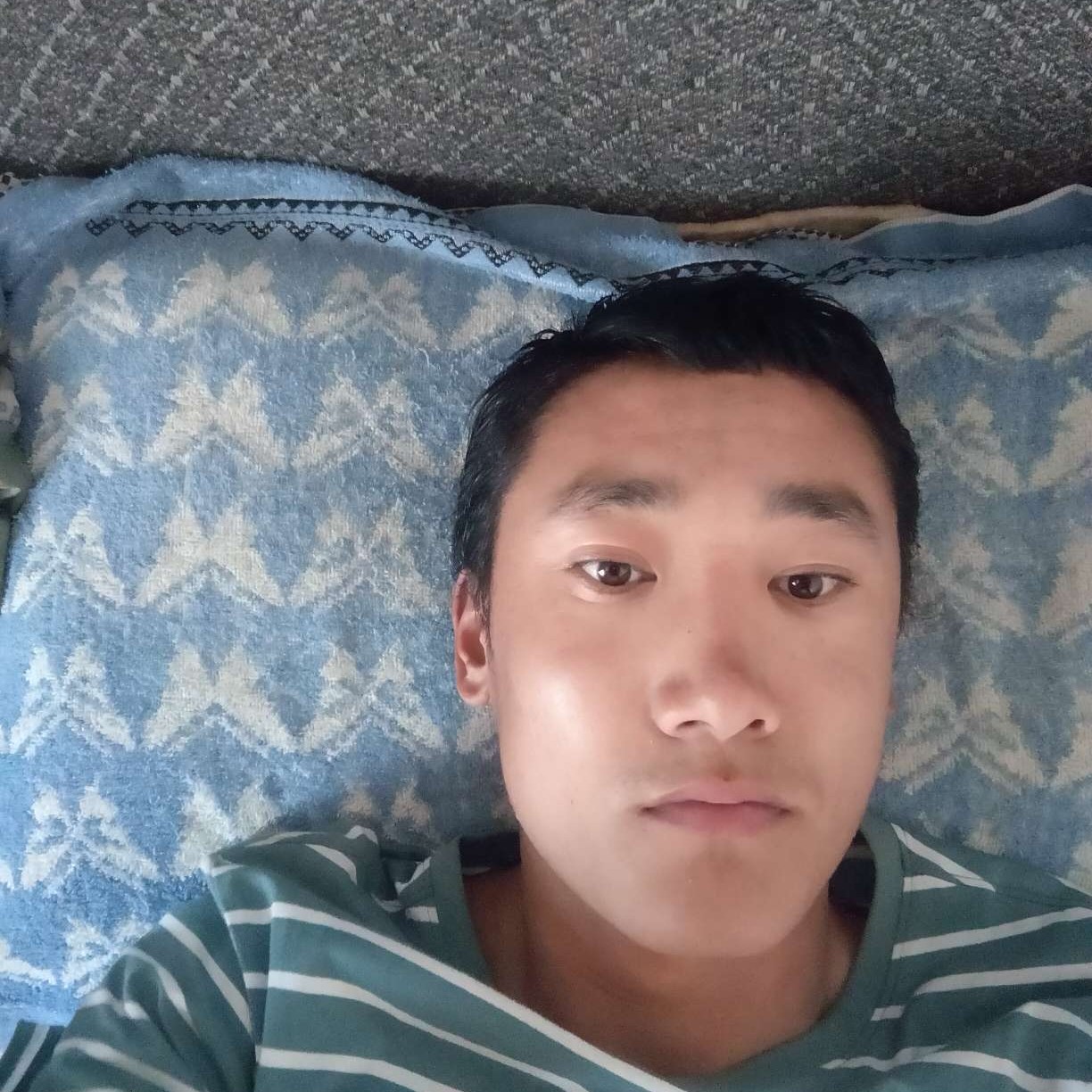 安详笑画板的照片