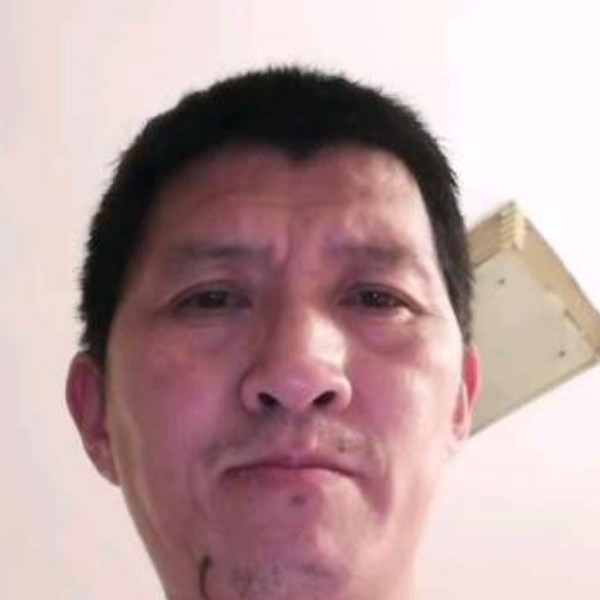 钢铁侠回眸专注的照片