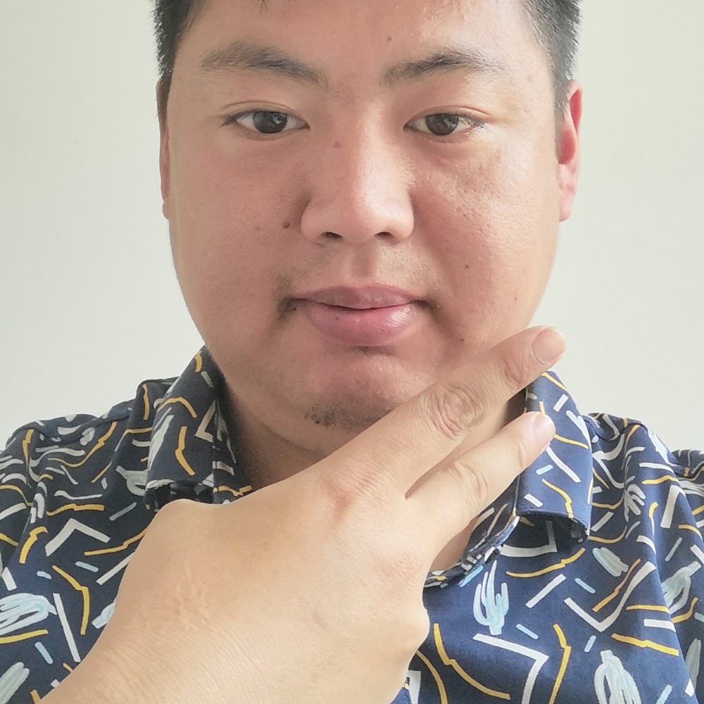 平湖浅吻虚拟的照片