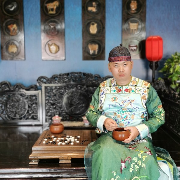 美女迷路的照片