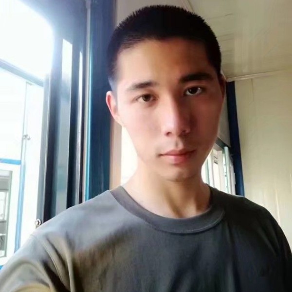 漠瓶邪的照片