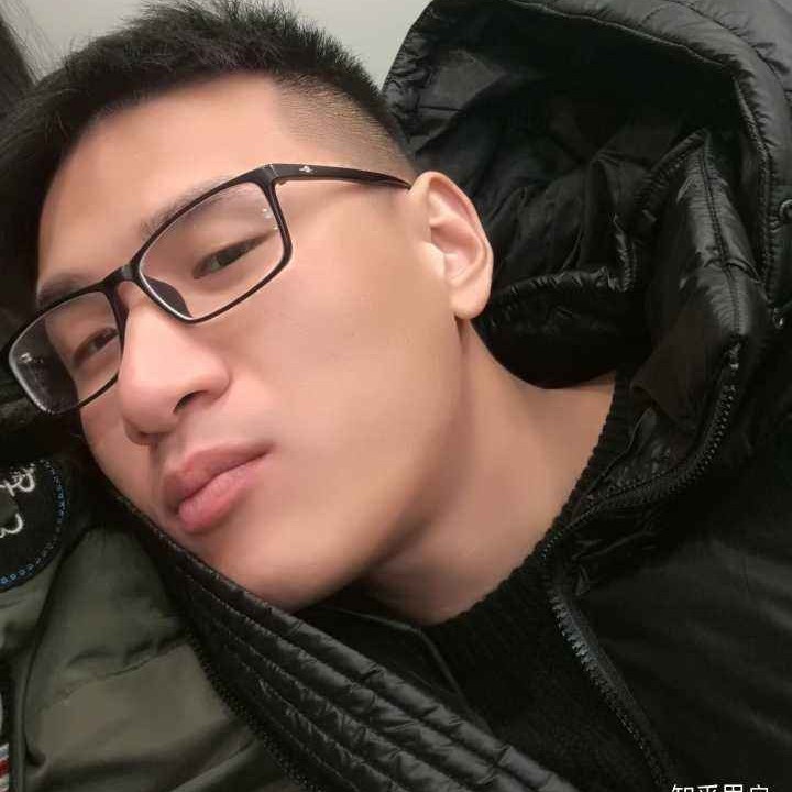 石头爱撒娇12的照片