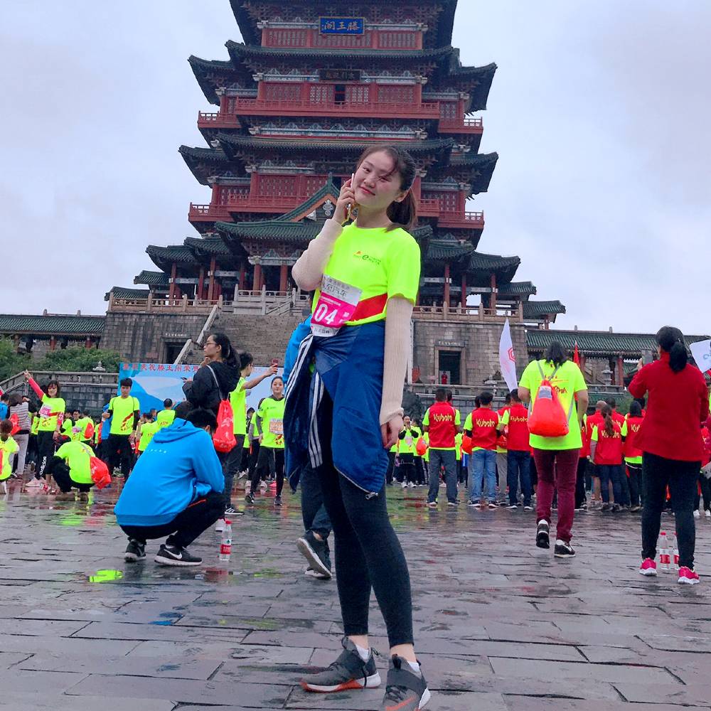 蓝色百褶裙的照片