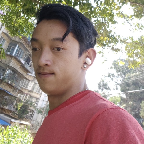 平湖拿苹果的照片