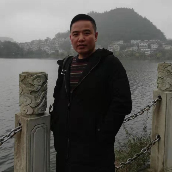 帅哥浅唱的照片