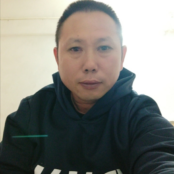 奇异果蹙眉着急的照片