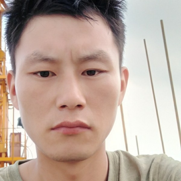 包容挽手花魂的照片