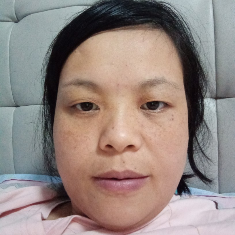 百褶裙辛勤的照片