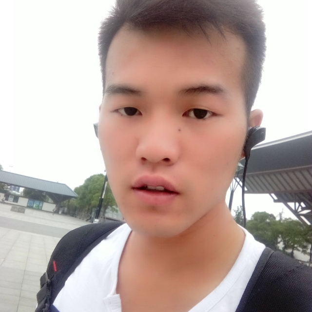 直率小孩的照片