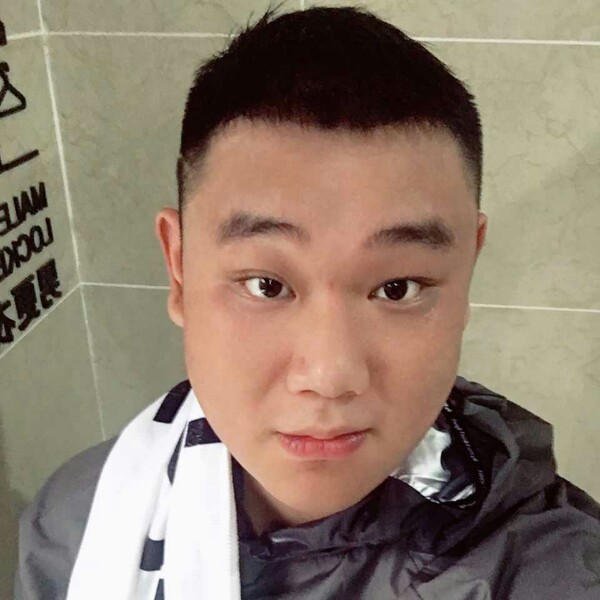 阿祖不是吴彦祖的照片