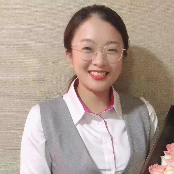 廖燕尔的照片