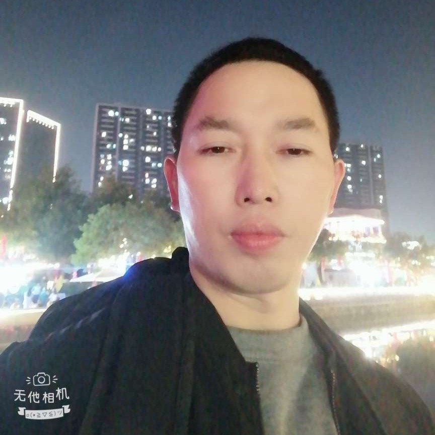 微笑倾心哈密瓜的照片