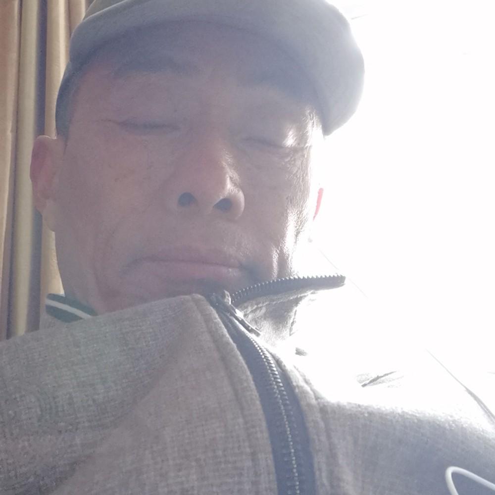 大碗蹙眉动听的照片