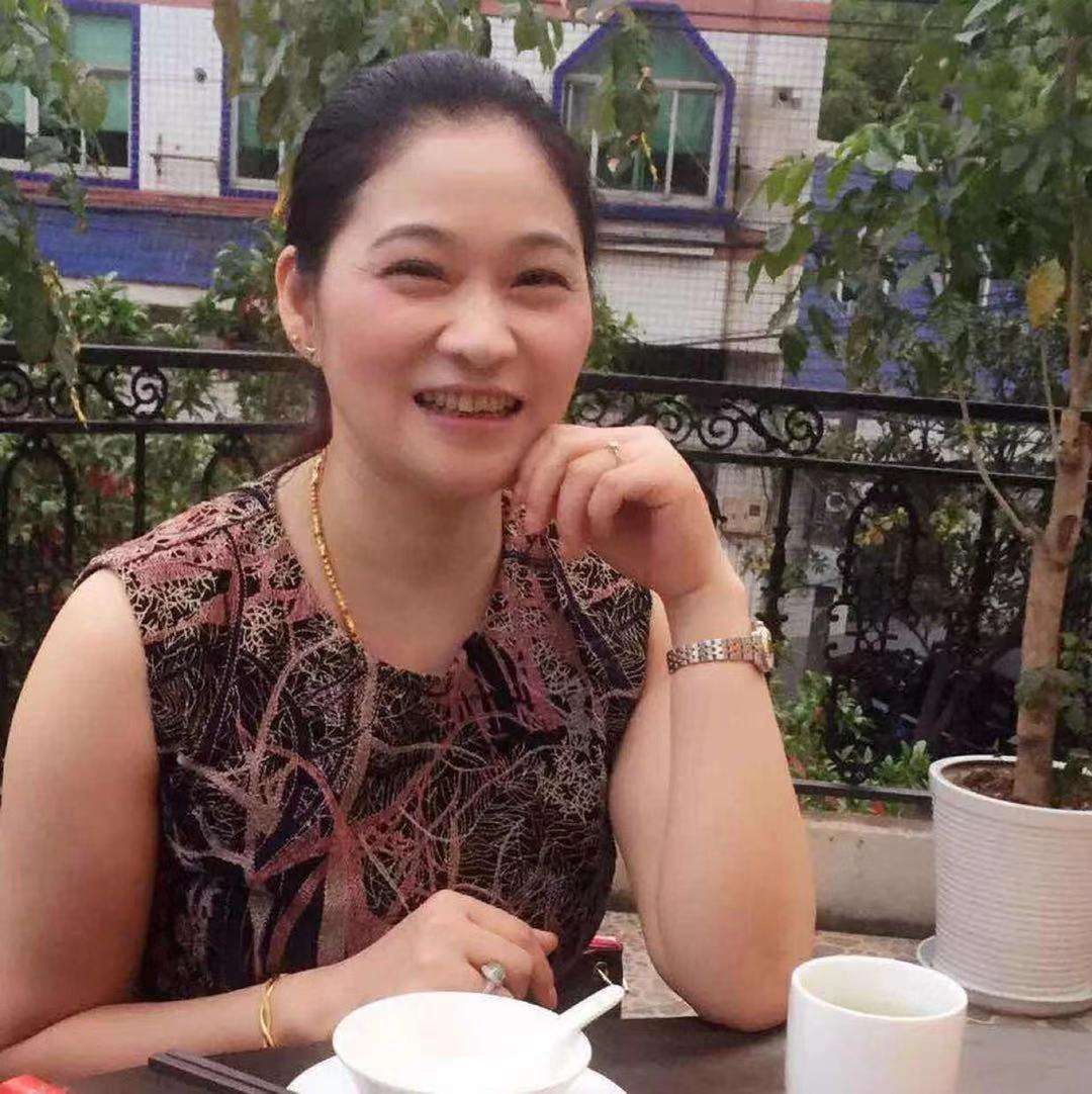 尘宵愿现实的照片