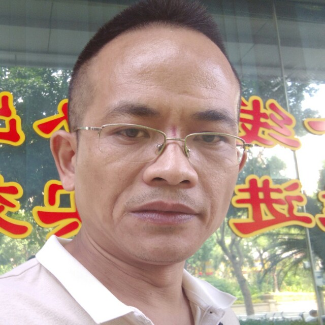 微笑粗犷的照片