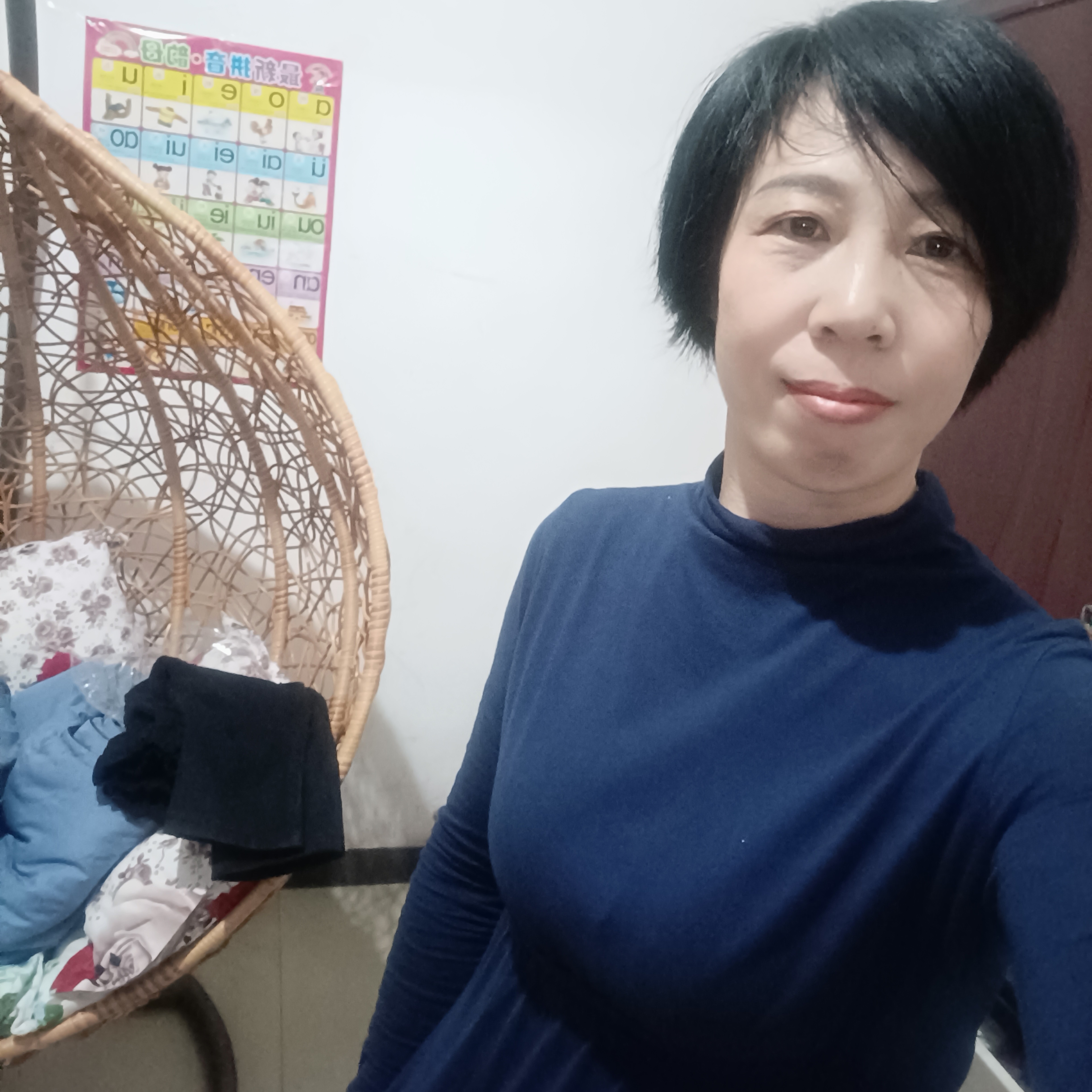 夏天蹙眉沉静的照片