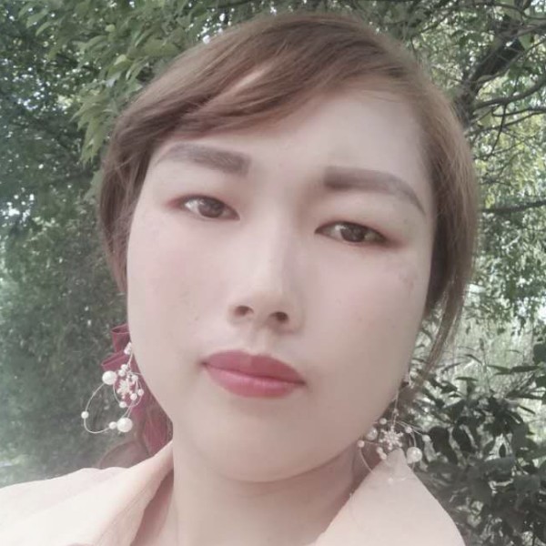 轻松苦恋巨人的照片