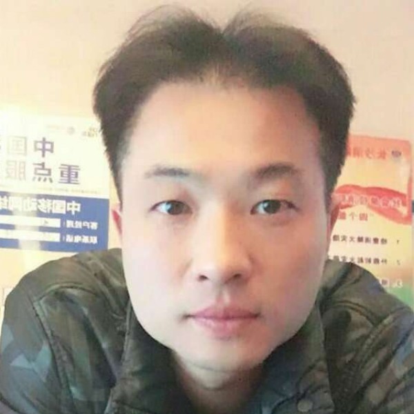 受了重伤的狼的照片