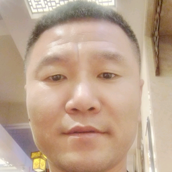 巨人蹁跹漠然的照片