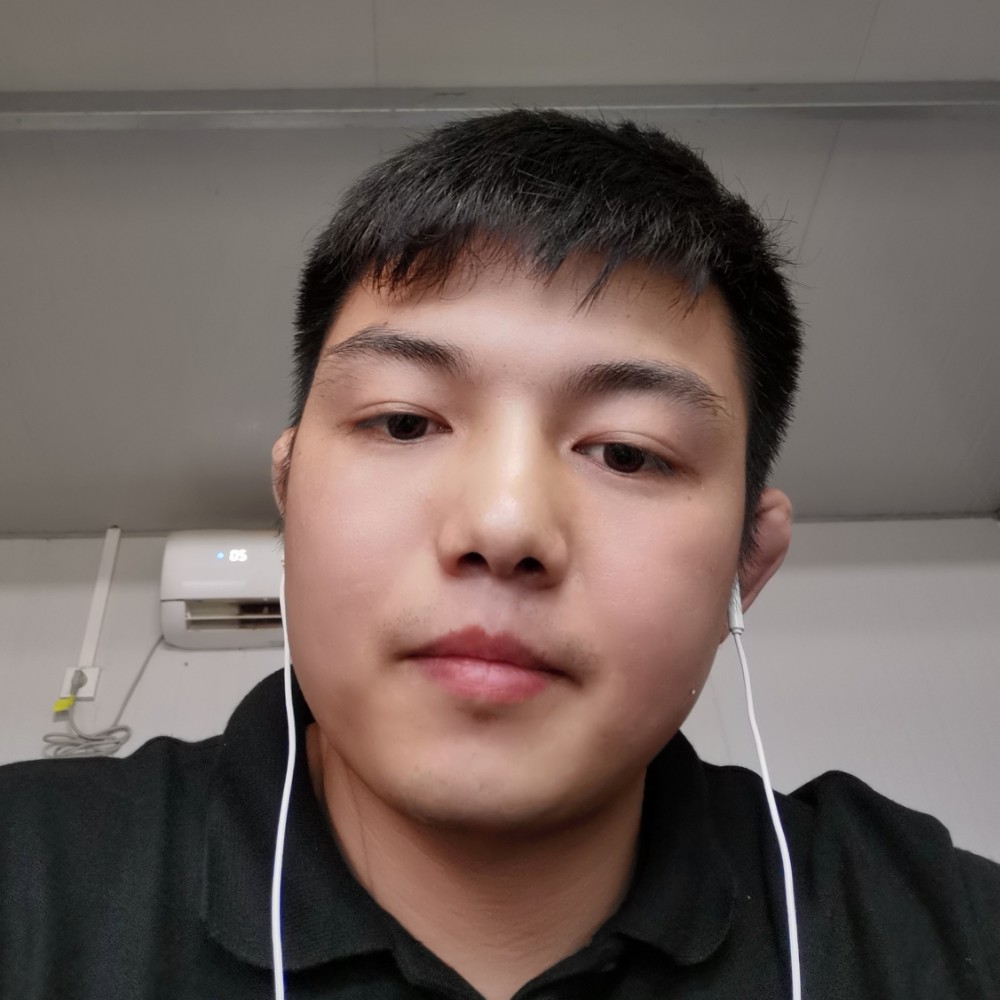 炸鱼青年的照片
