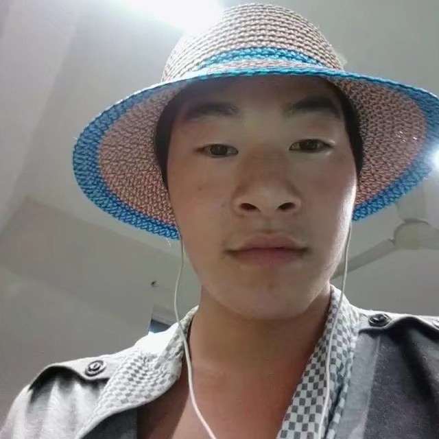 服饰回眸沉默的照片