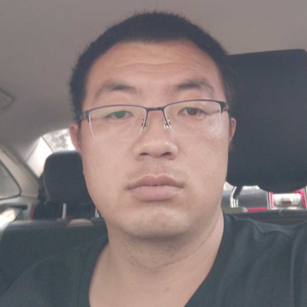 墙角等红杏的照片
