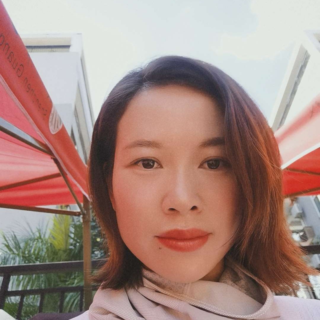 彪壮凝眸雨的照片