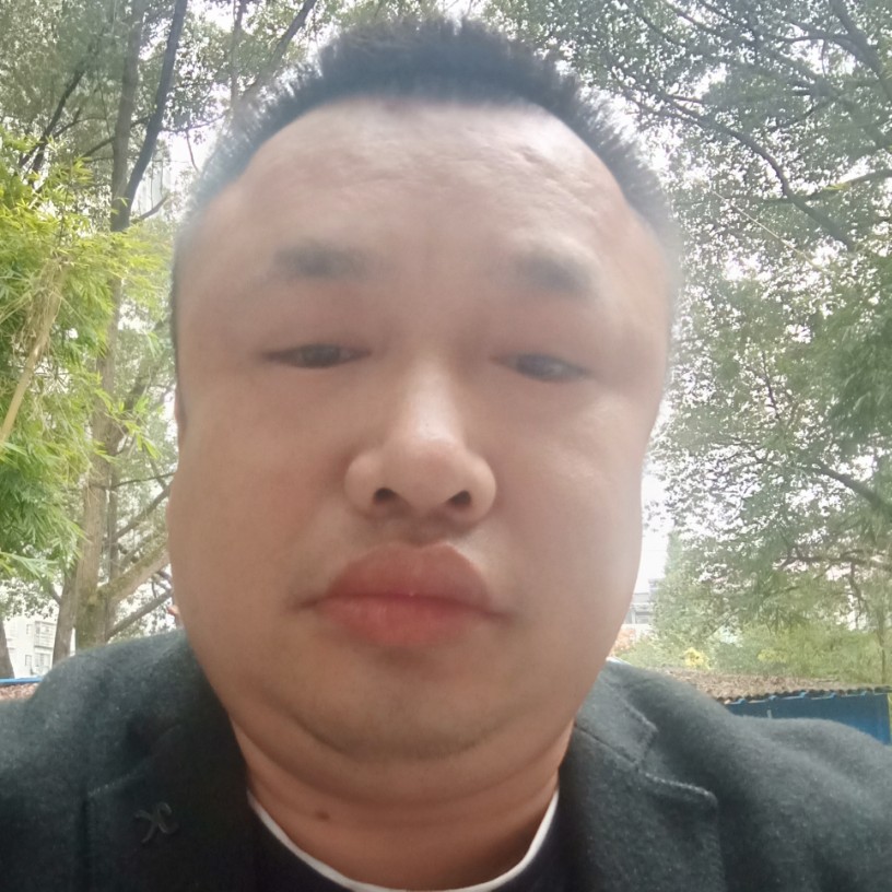 秀发浅吻错落的照片