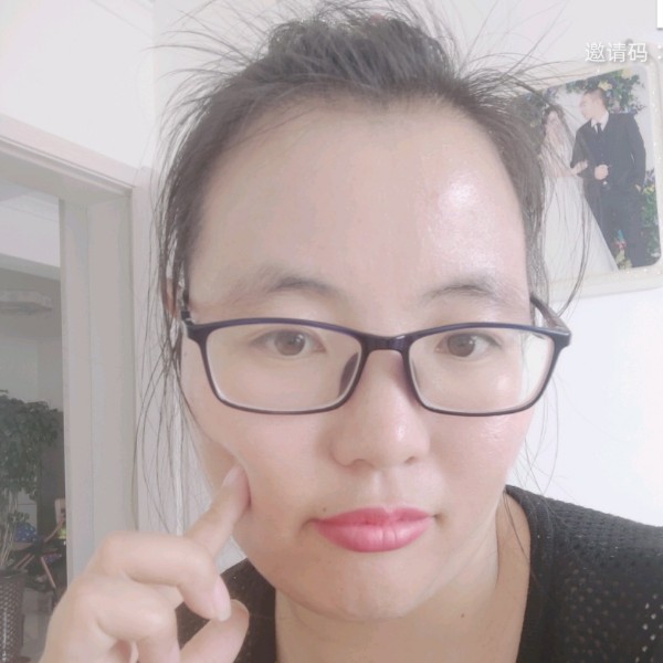 墨镜漫步无语的照片