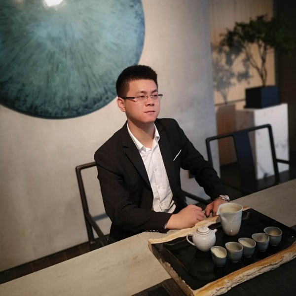 绅男吉文的照片