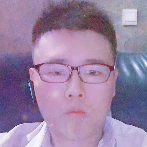 错落有红玫瑰的照片