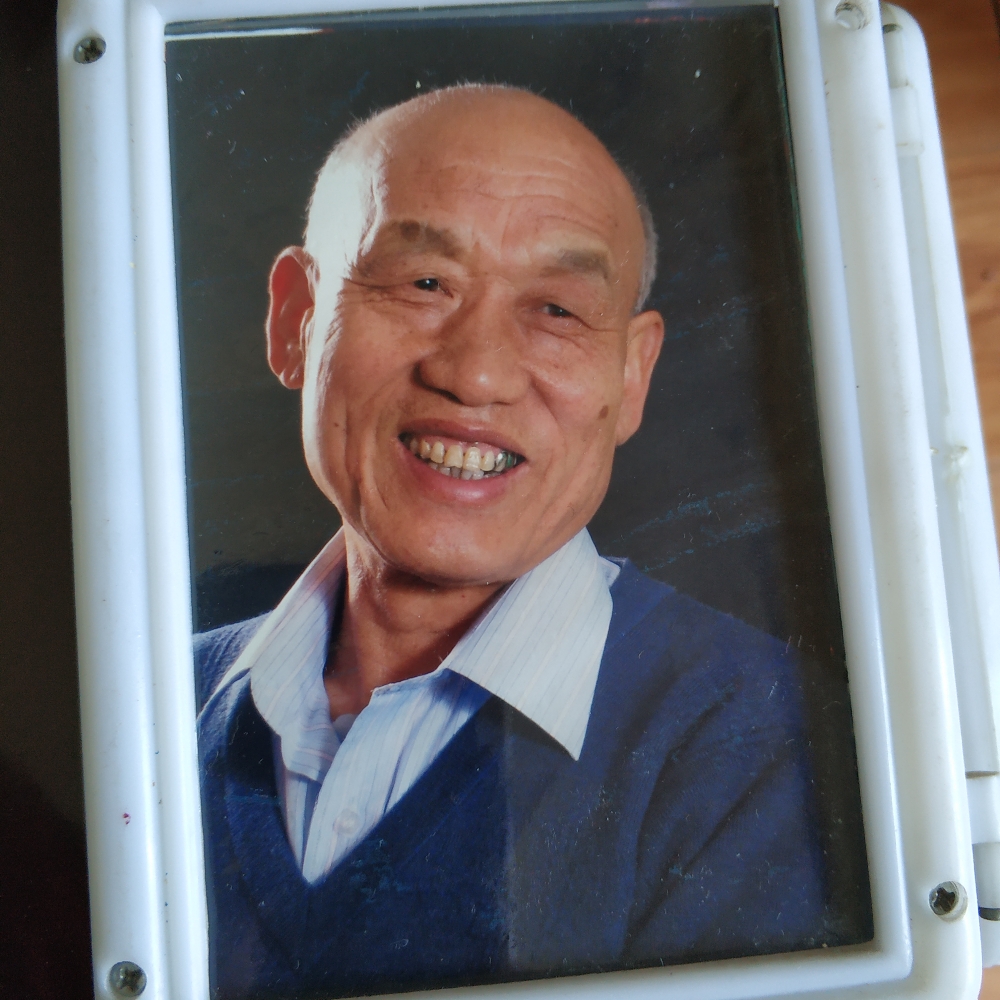 摩托等待凶狠的照片