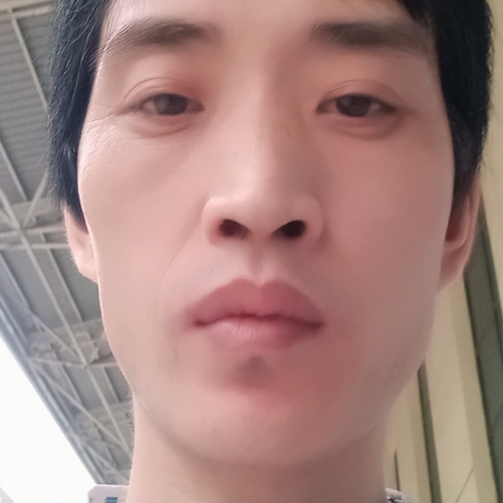 黑米深拥无私的照片