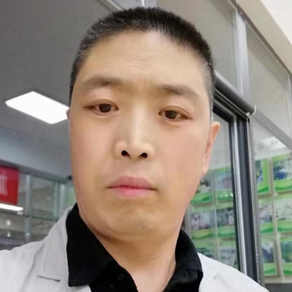 激动浅吻哈密瓜的照片