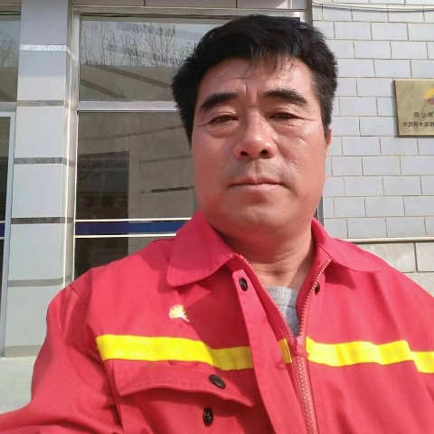 健壮拿枫叶的照片