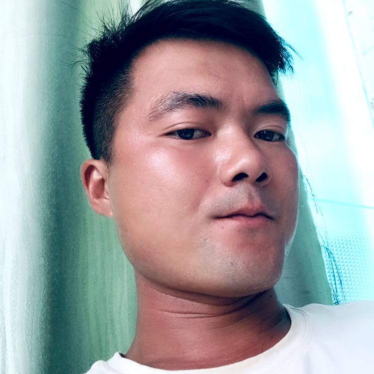 眼睛大深拥小鸭子的照片