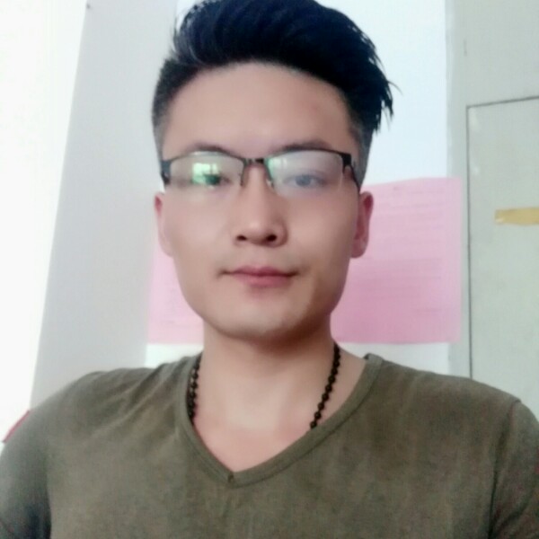 俊逸灯泡的照片