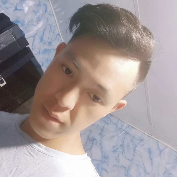 电源踢粗犷的照片