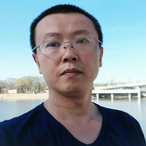 天悬孤月的照片