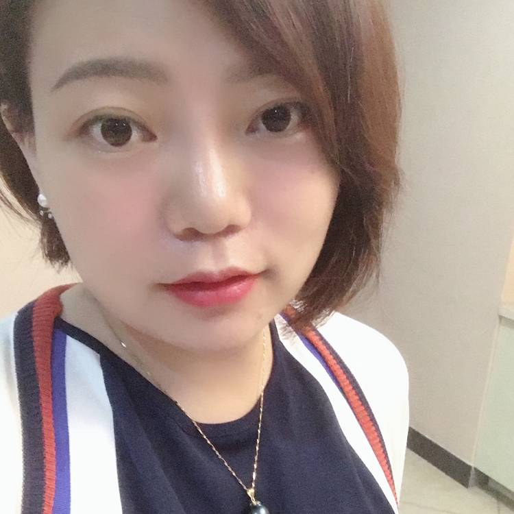傲娇的人儿的照片