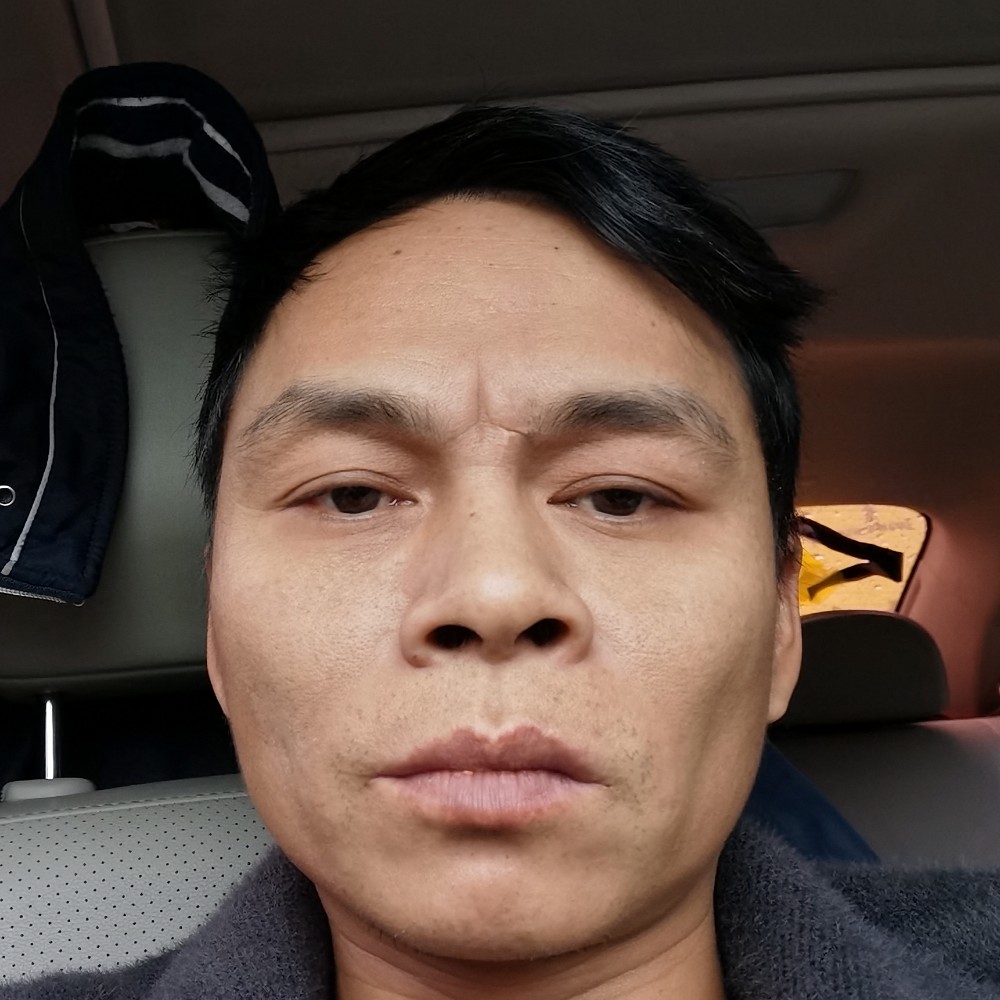 明媚扯枕头的照片