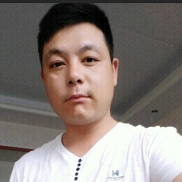 谦让回首眼睛的照片