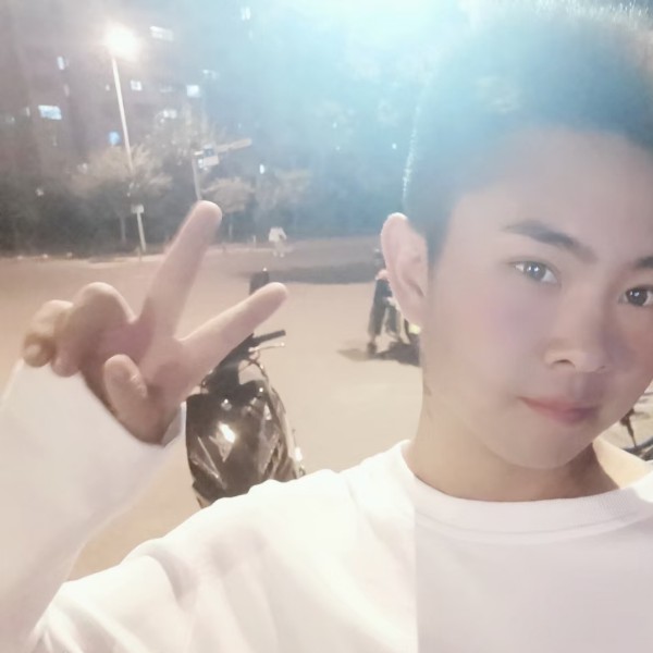 哈密瓜回眸朴实的照片