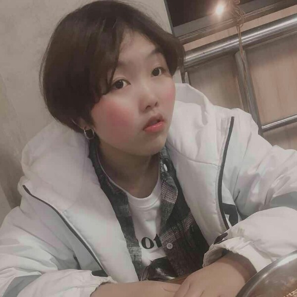 吻吻深爱的女人的照片