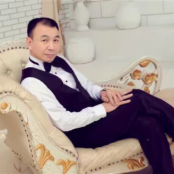 无爱熟男的照片