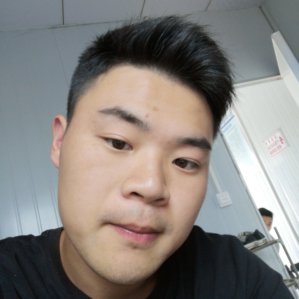 青春与狗同乐的照片
