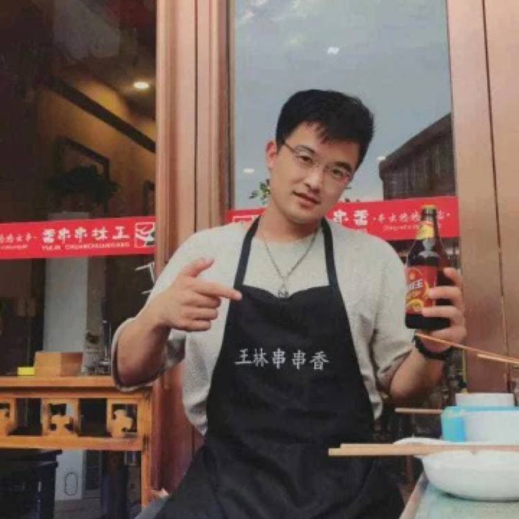 初拥权者的照片